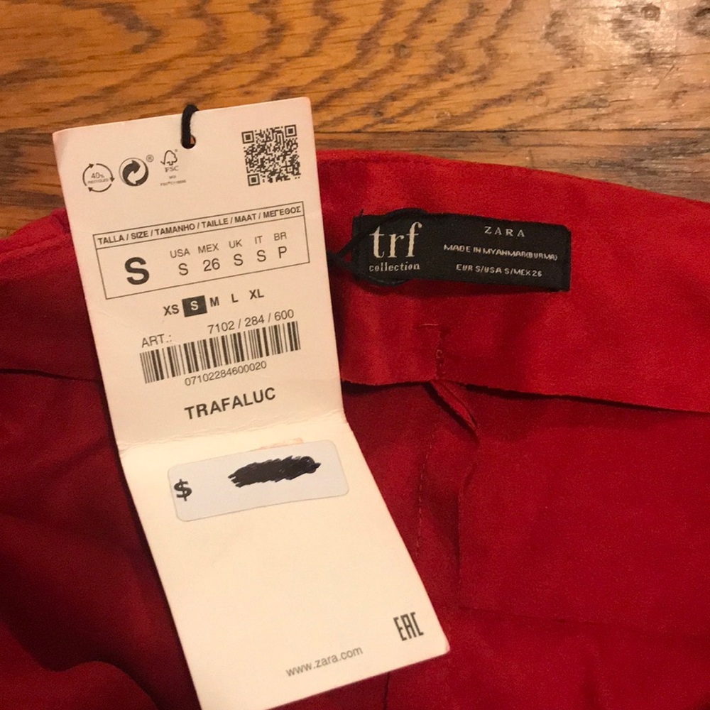 Red skort - Picture 3 of 3